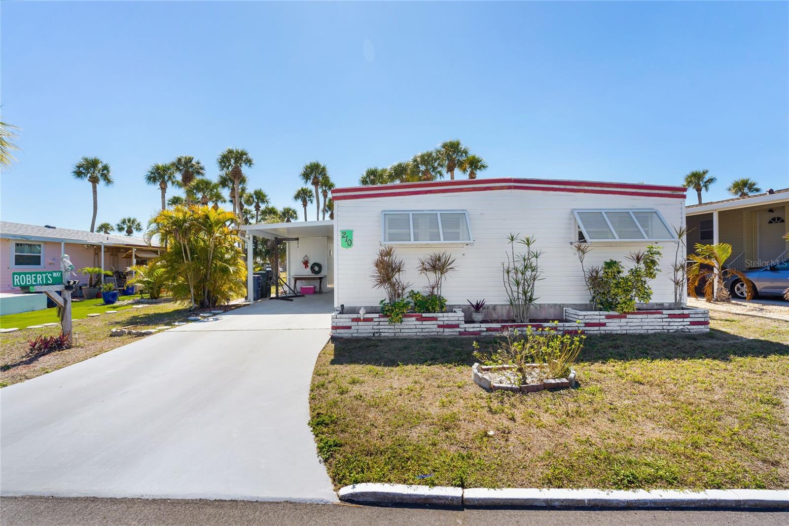 210 ROMA RD - Photo 1