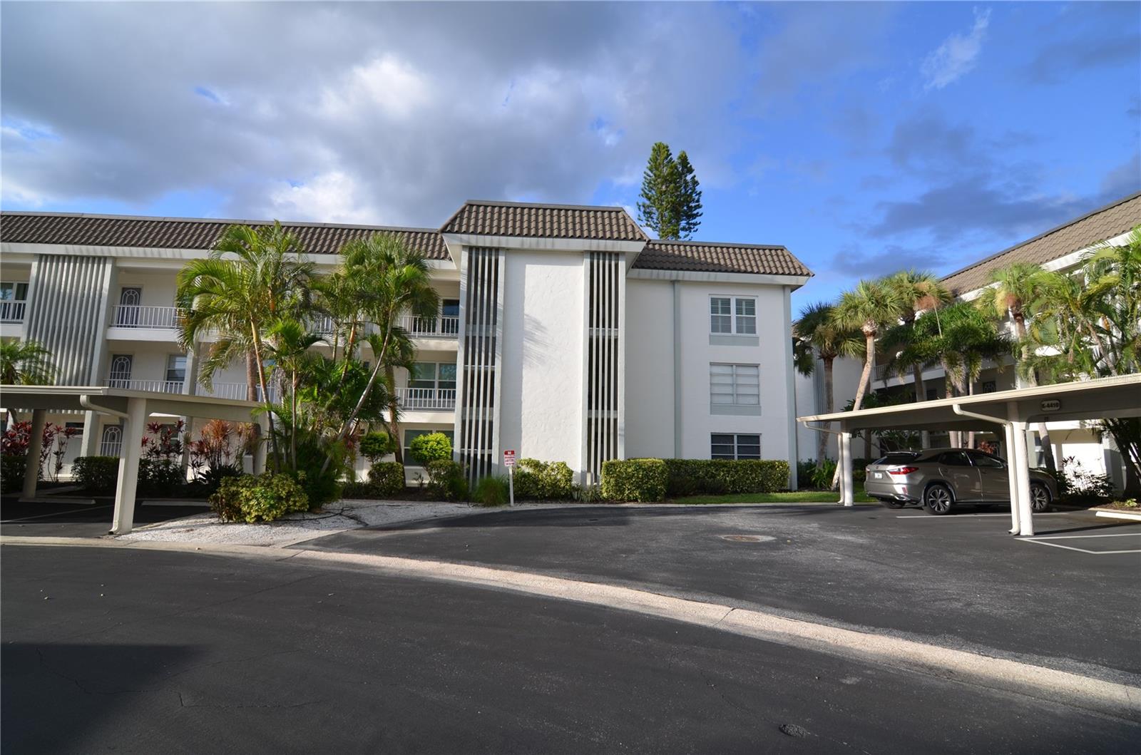 4420 EXETER DR #208 - Photo 1