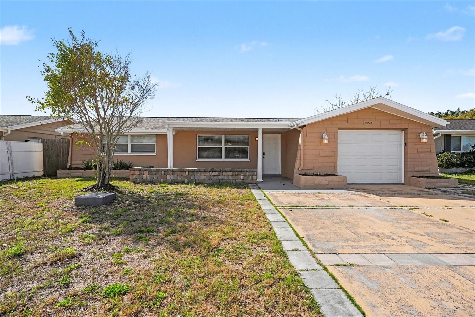 7214 INGLESIDE DR - Photo 1