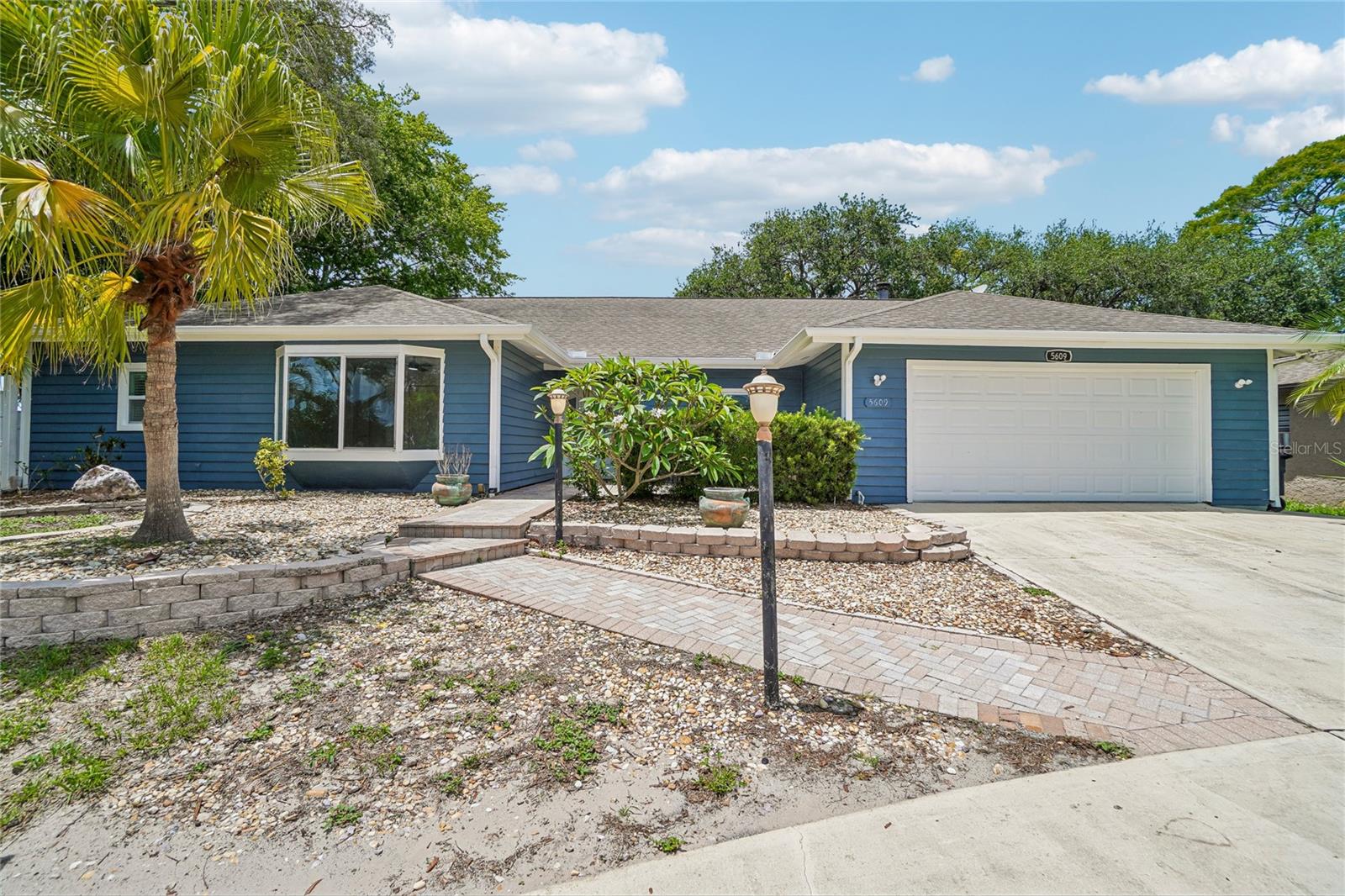 5609 EXECUTIVE DR - Photo 1