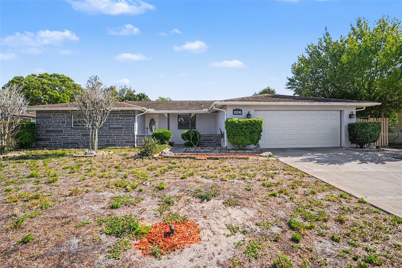 8006 MIMOSA DR - Photo 1