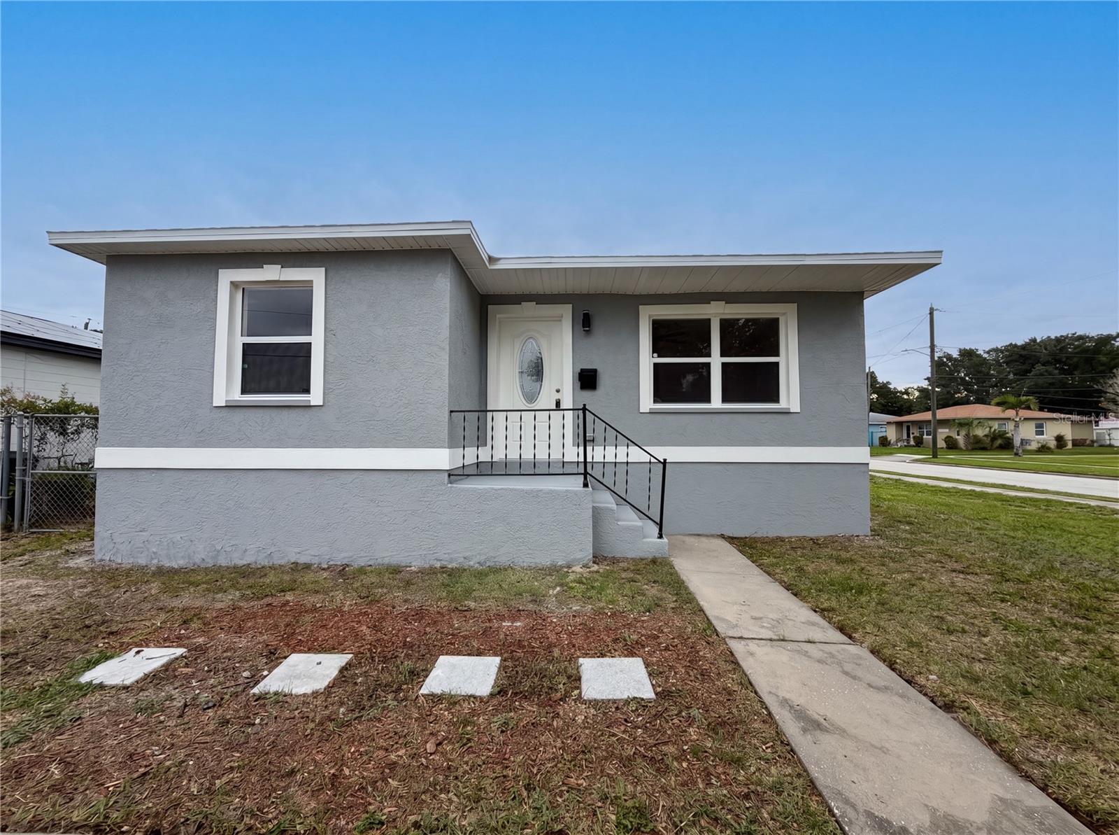 845 40TH AVE S - Photo 1