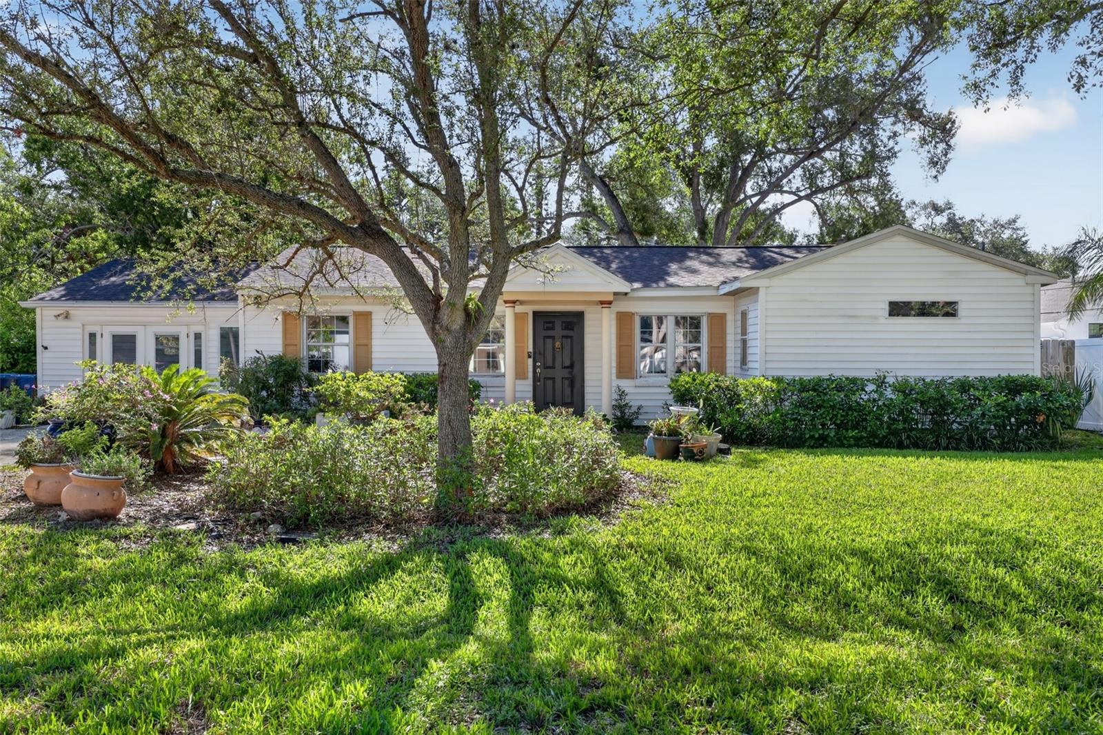 4204 S RENELLIE DR - Photo 1