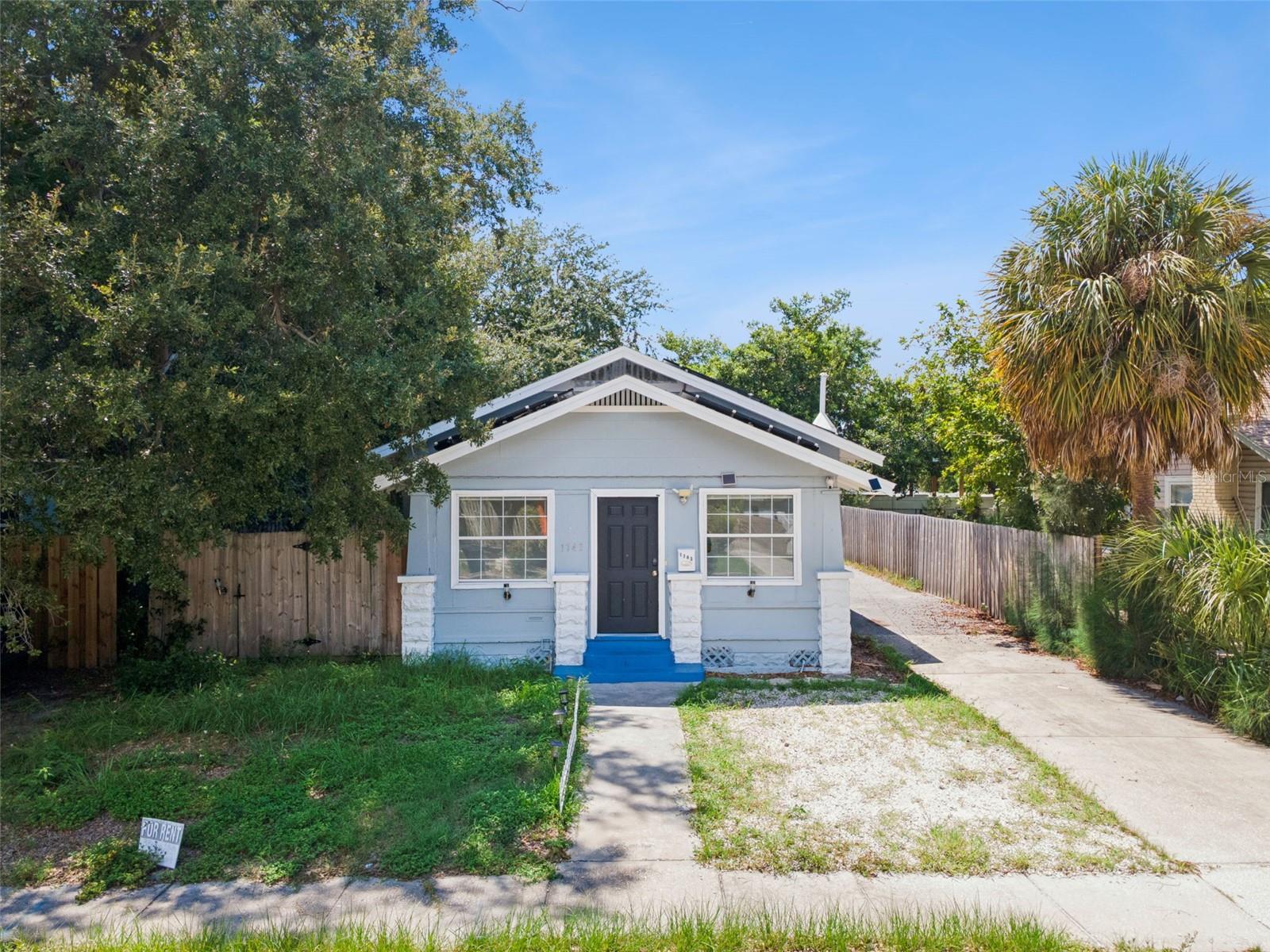 1743 YALE ST S - Photo 1