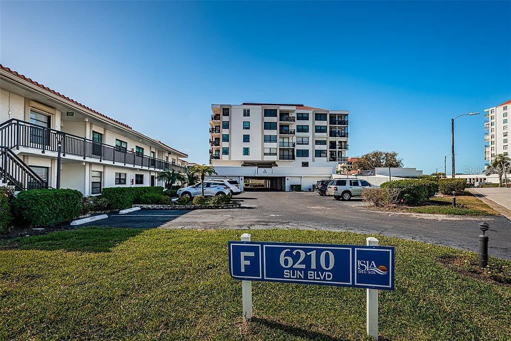 6210 SUN BLVD #202 - Photo 1