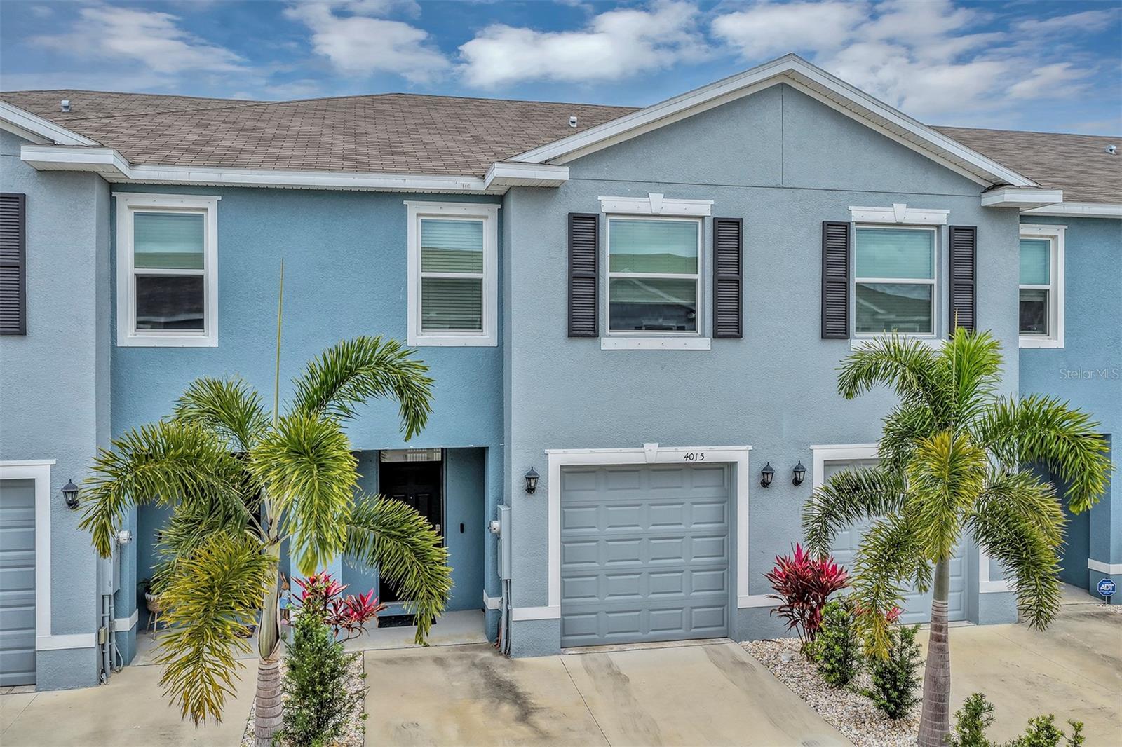4015 BLUE BANKS LN - Photo 1