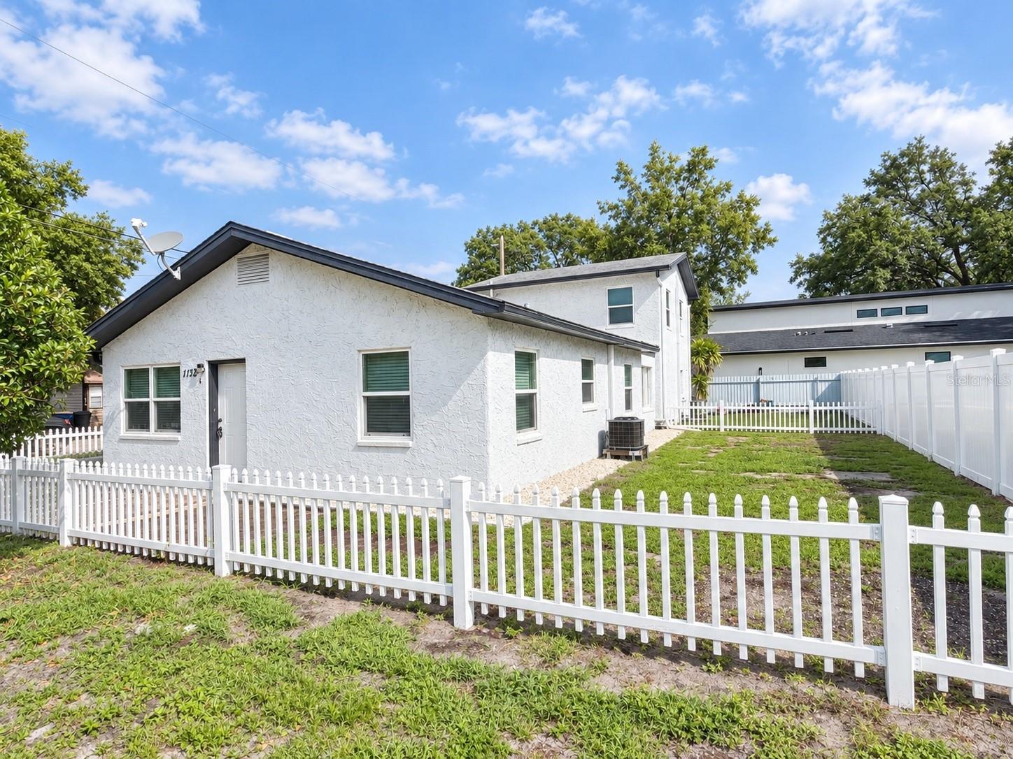 1132 BELLEAIR RD #A - Photo 1