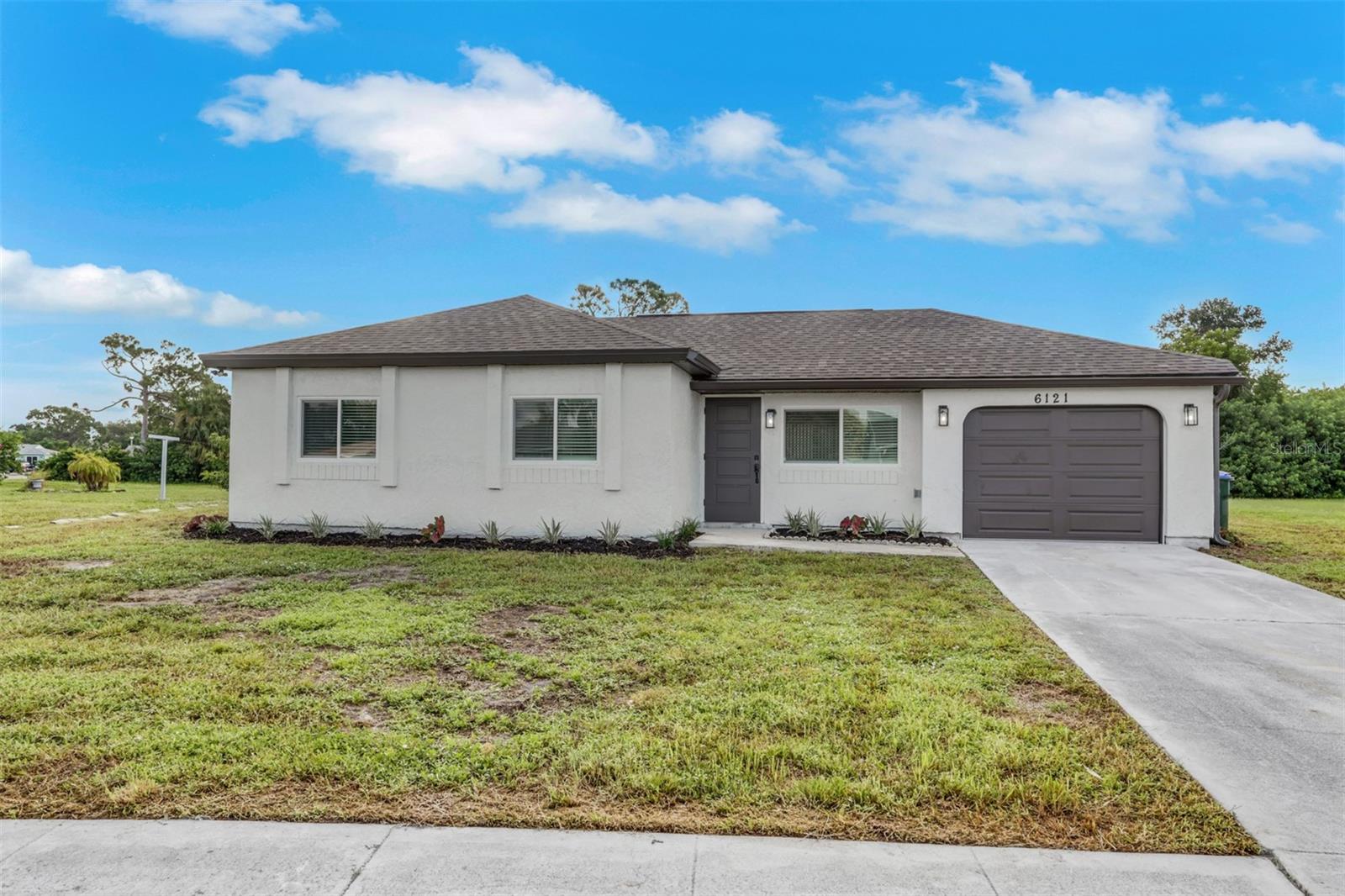 6121 MYRTLEWOOD RD - Photo 1