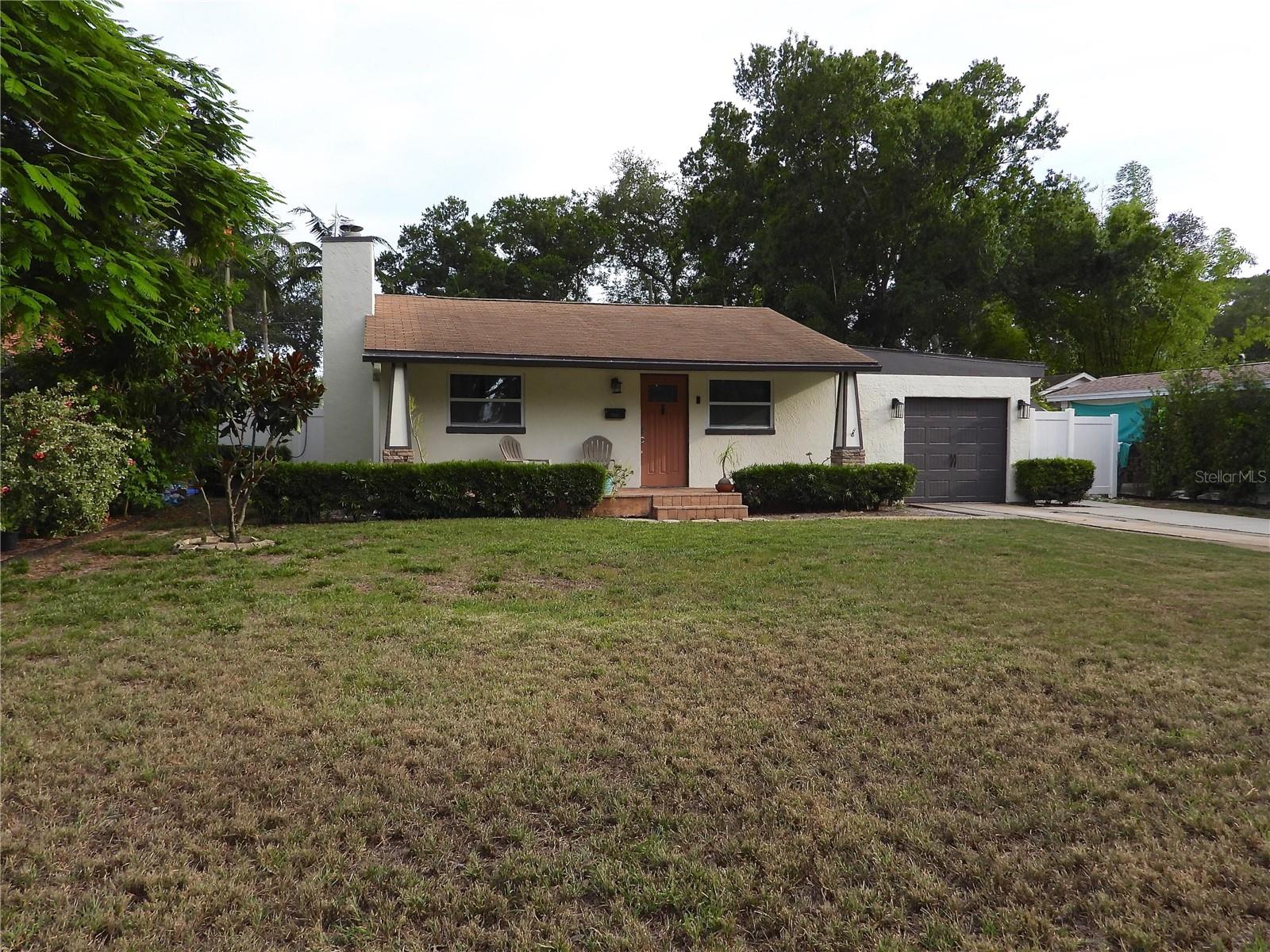 7800 COUNTRY CLUB RD N - Photo 1