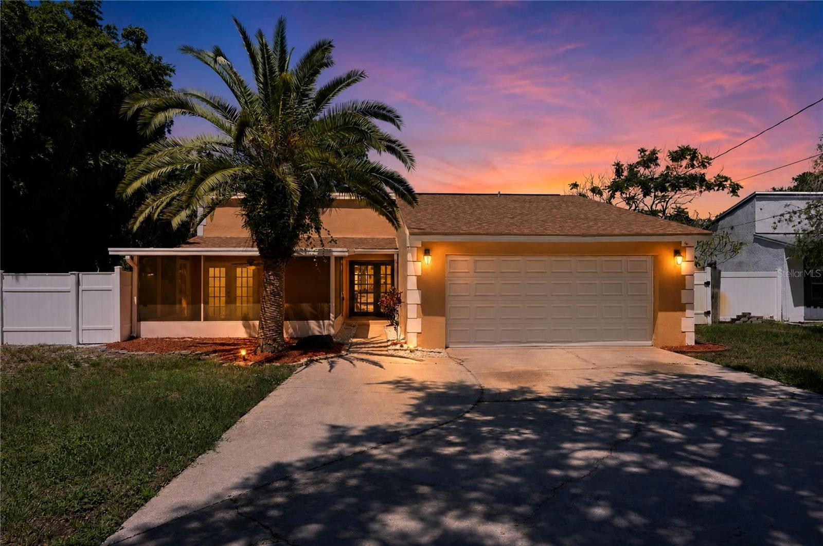 915 SEMINOLE BLVD - Photo 1