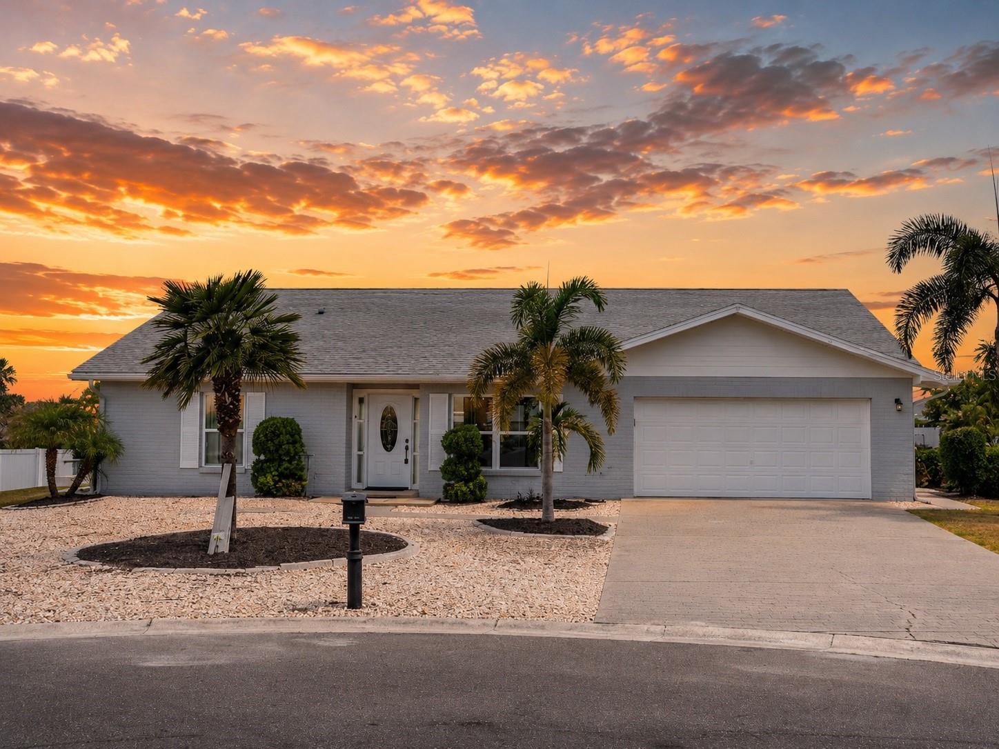 805 LEISEY CIR - Photo 1