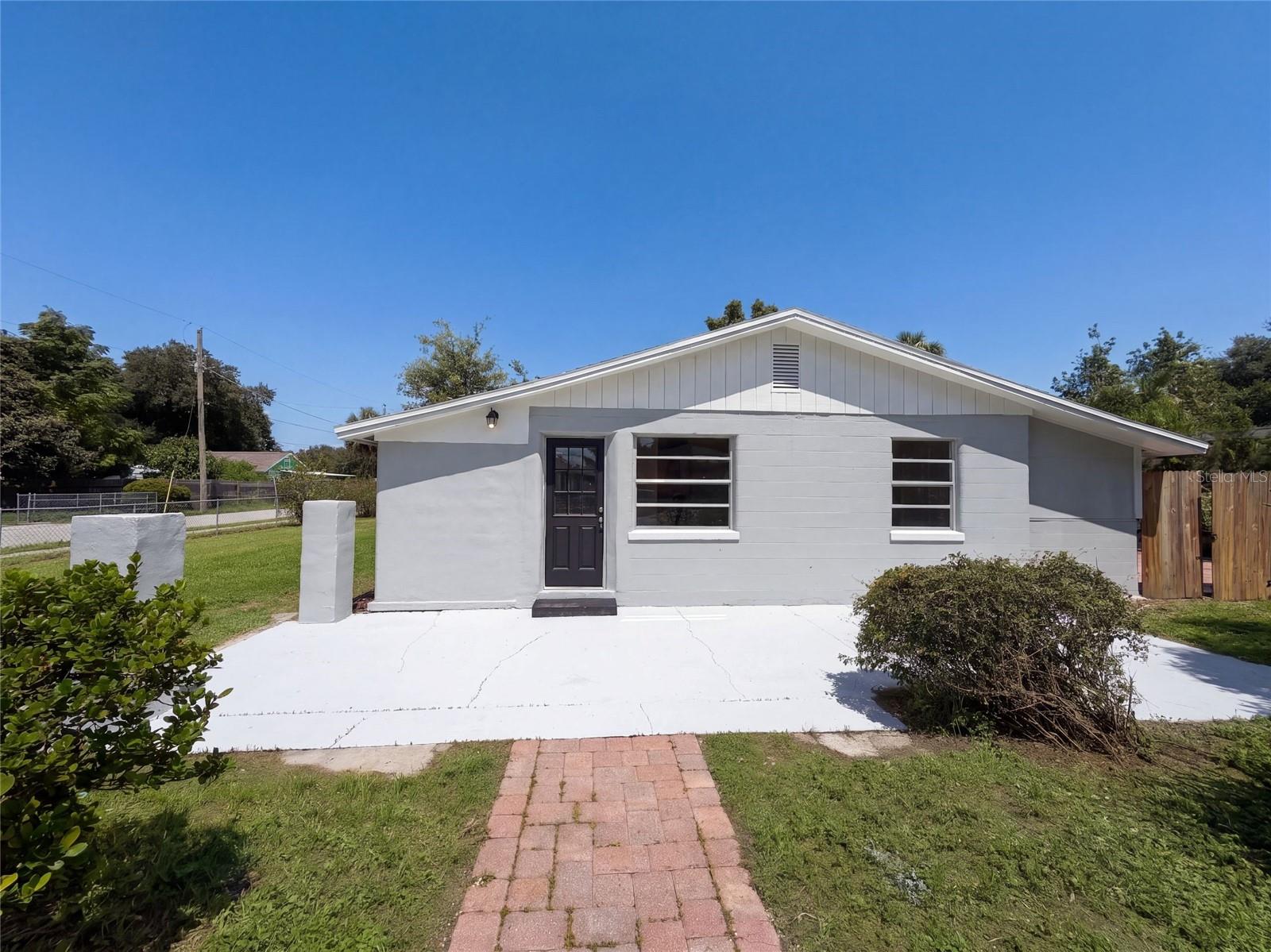2406 E CURTIS ST - Photo 1