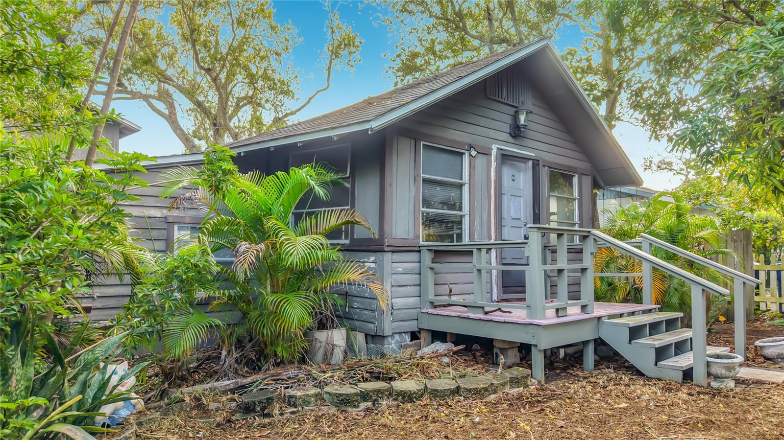 4519 HAINES RD N - Photo 1
