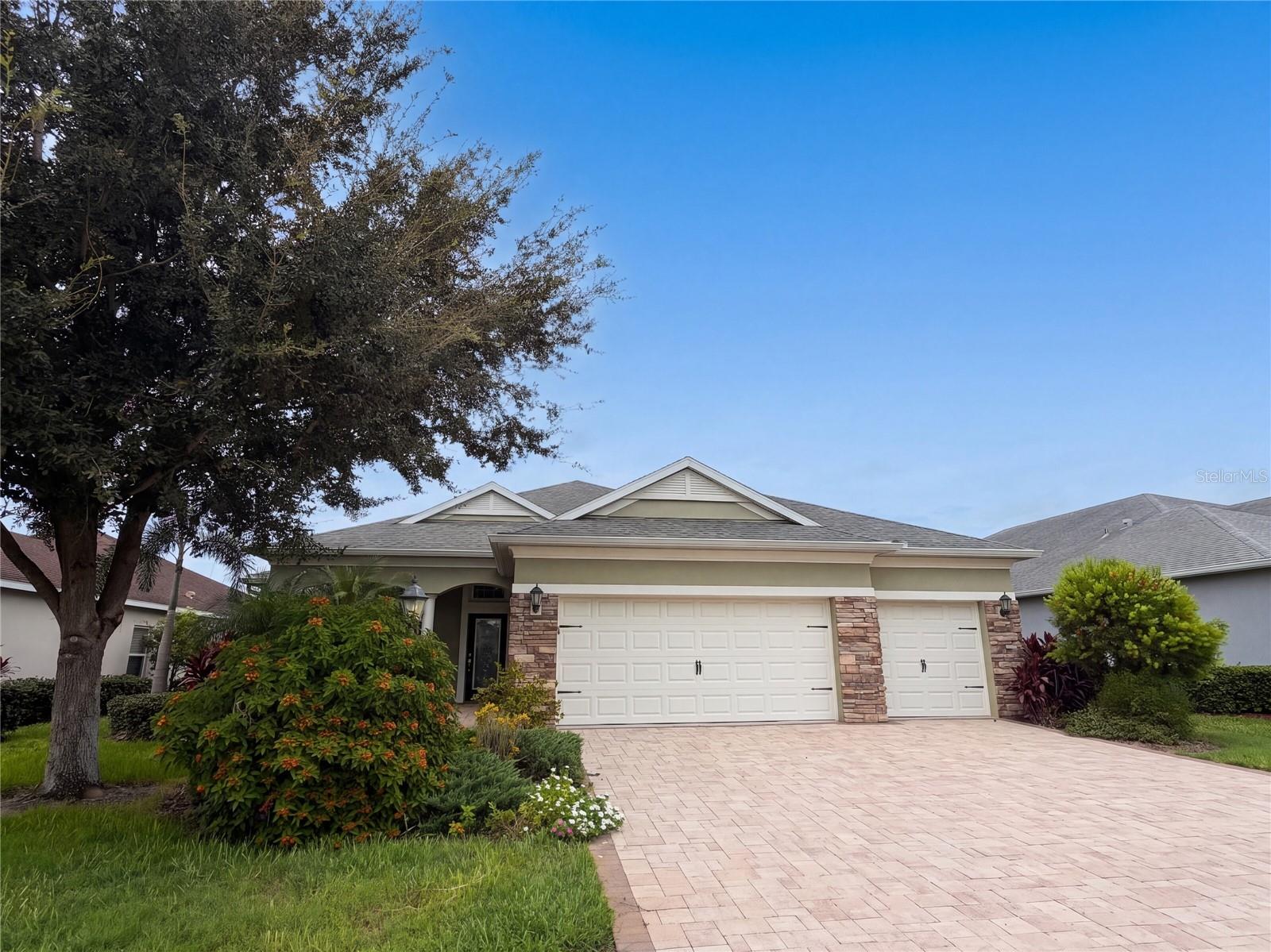 1121 THORNBURY DR - Photo 1