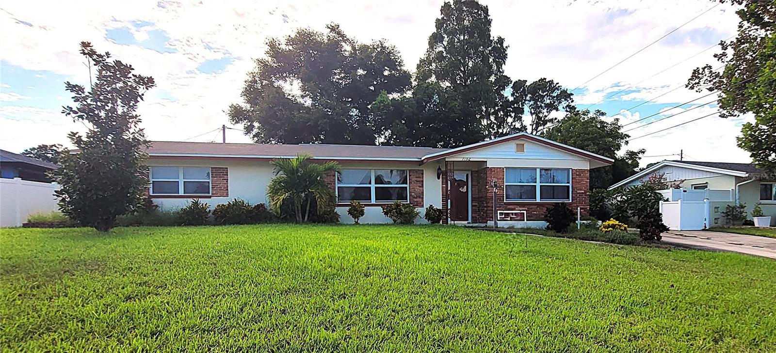 7192 114TH LN - Photo 1