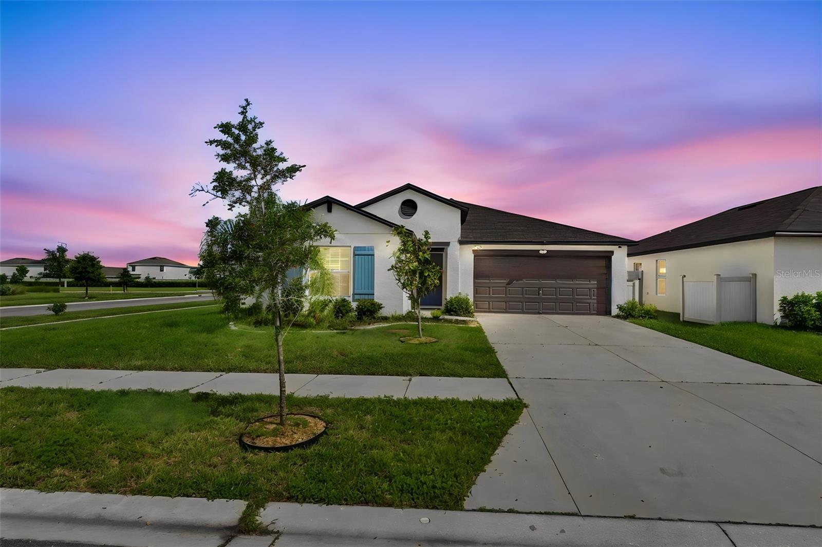 5404 BLUE AZURE DR - Photo 1