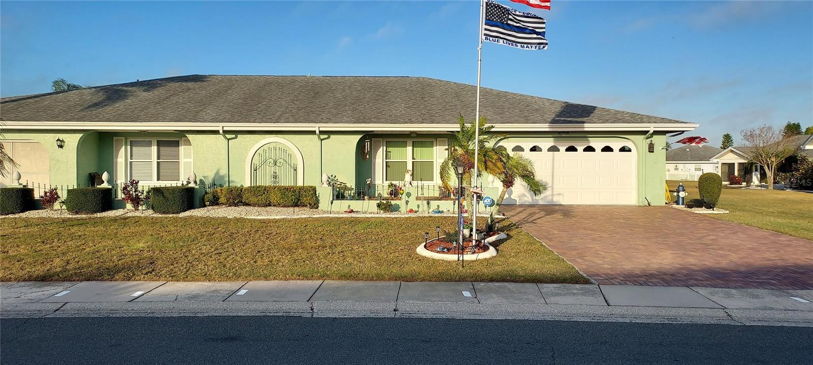 906 BLUEWATER DR - Photo 1