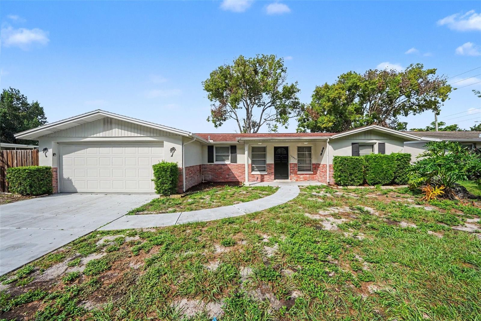 10933 STAMFORD DR - Photo 1
