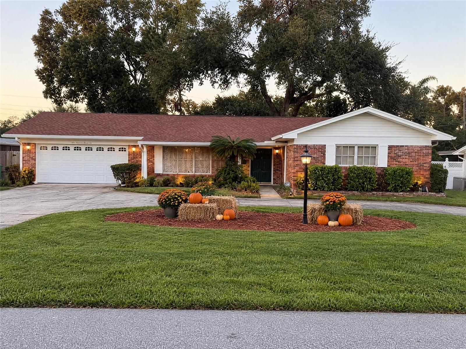 925 W CIMMERON DR - Photo 1