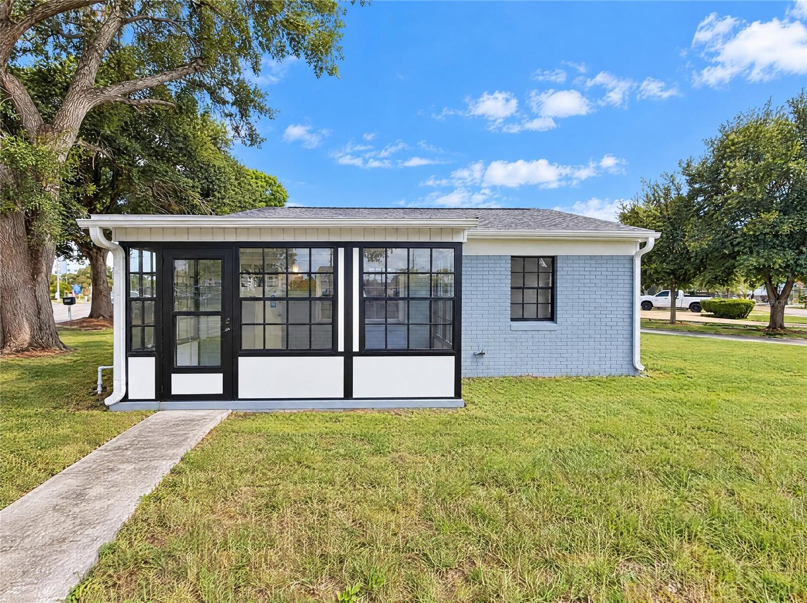 4505 N HABANA AVE - Photo 1