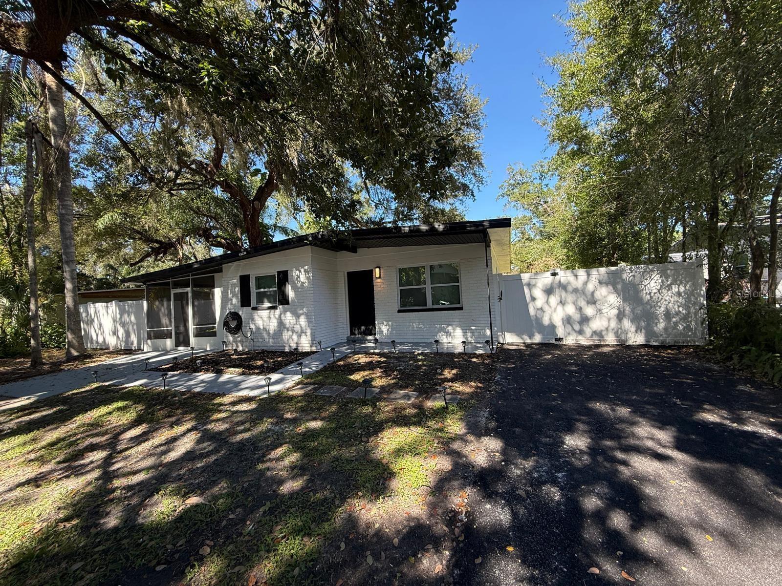 1912 E HAMILTON AVE - Photo 1