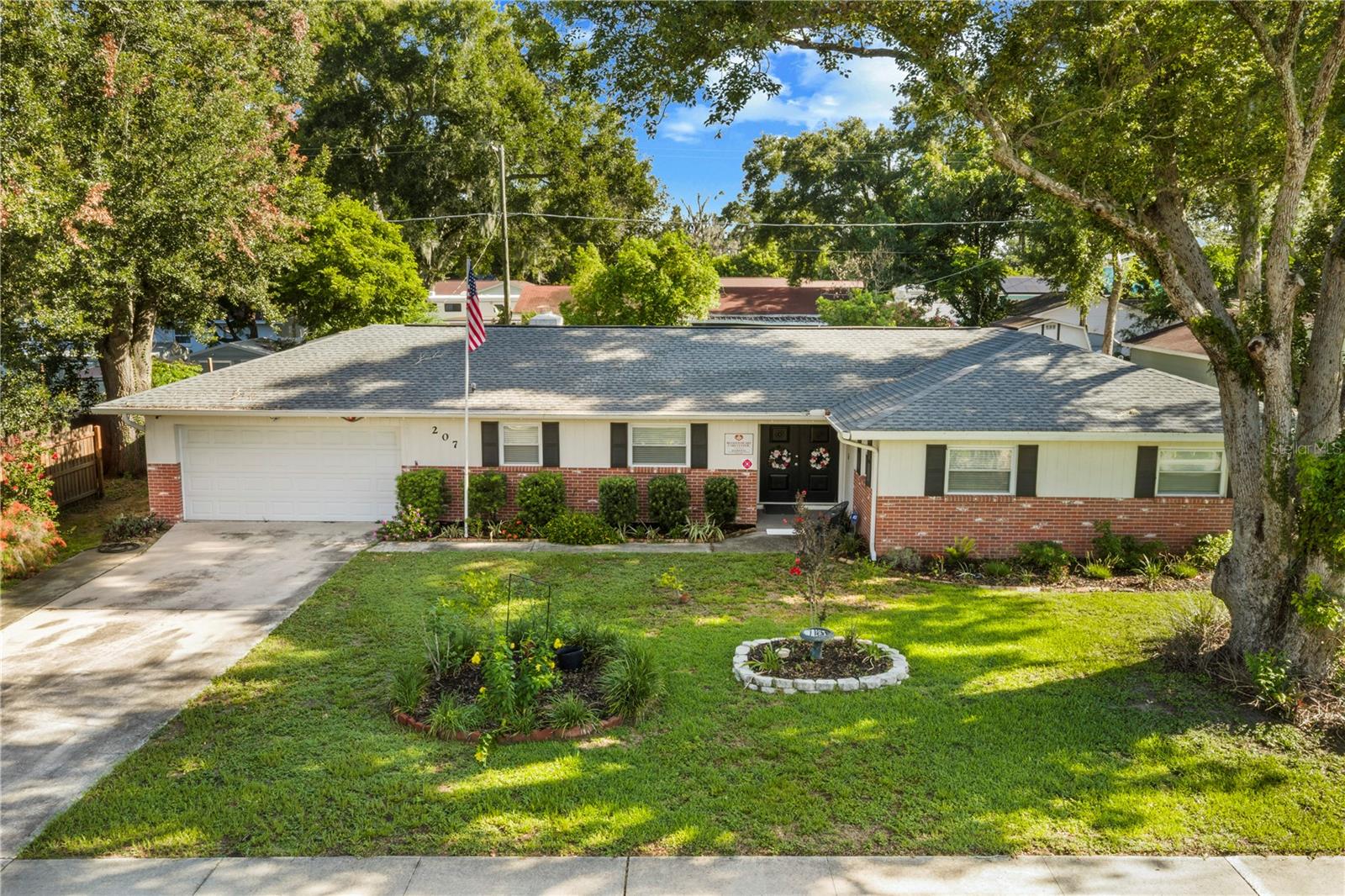 207 W WHEELER RD - Photo 1