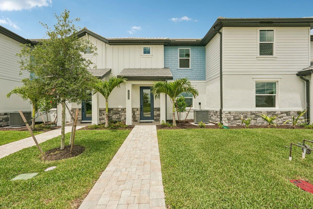 17830 BROADLEAF LOOP - Photo 1