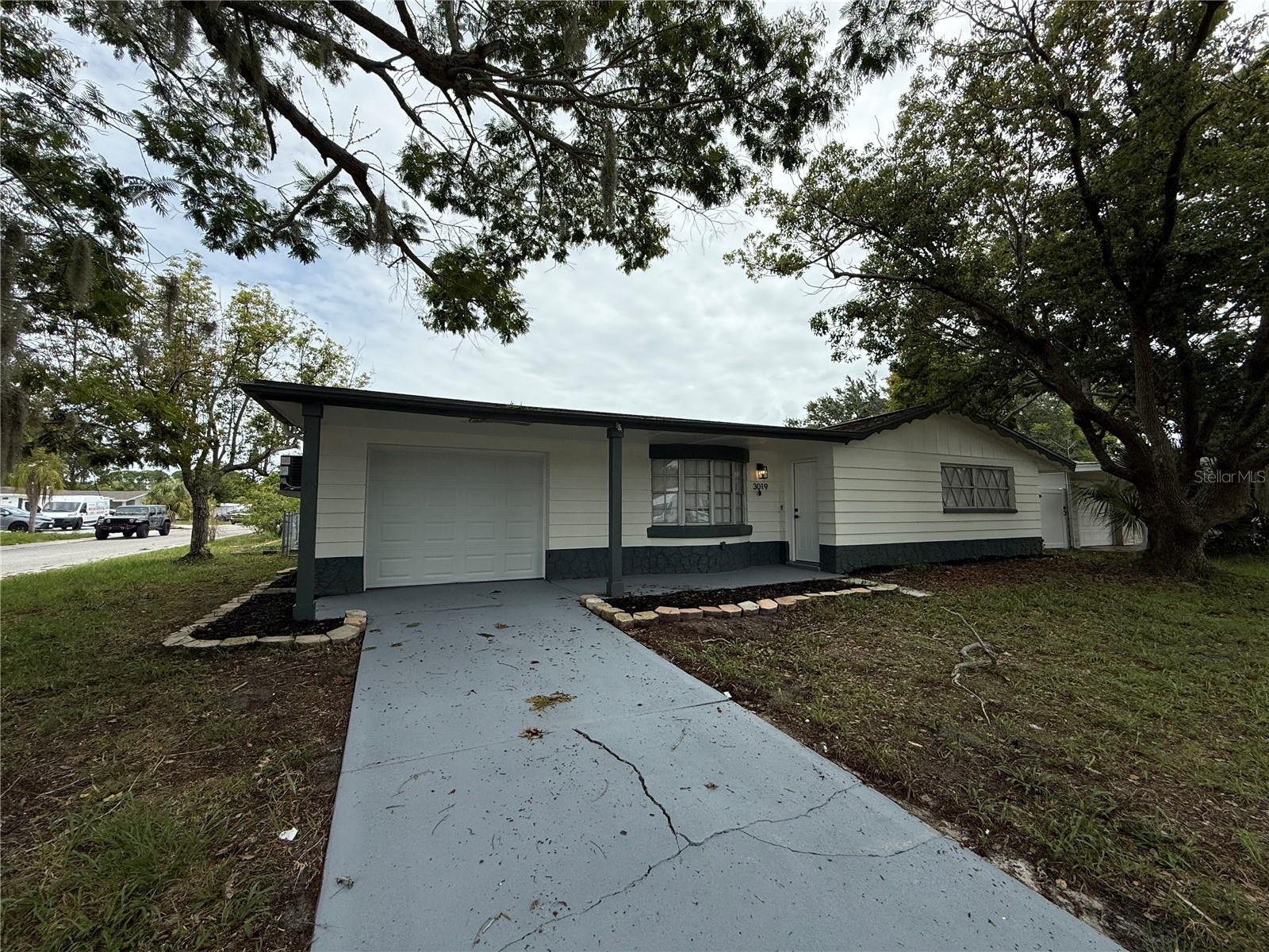 3019 LLOYD DR - Photo 1