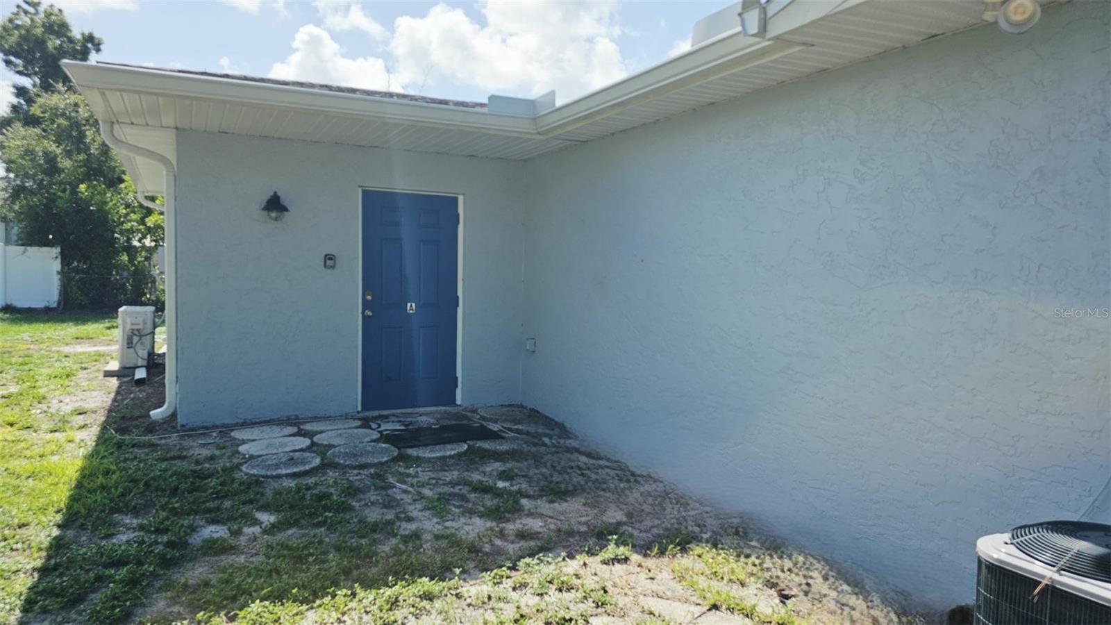 865 PALM AVE #A - Photo 1