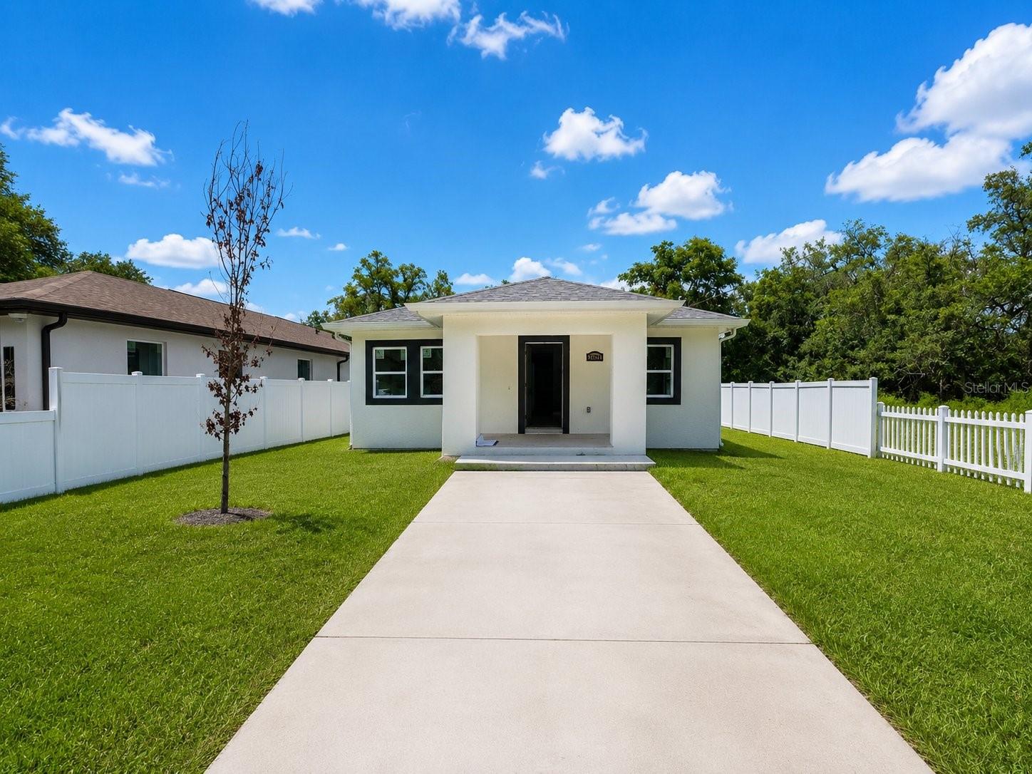 3704 SMITH TREE ST - Photo 1