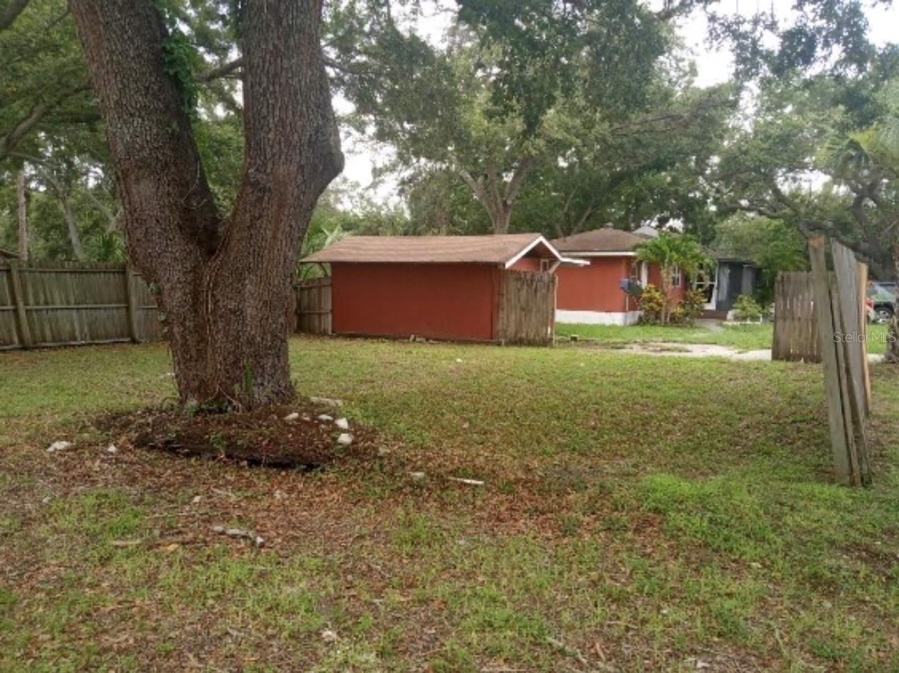 1001 PINELLAS ST - Photo 1