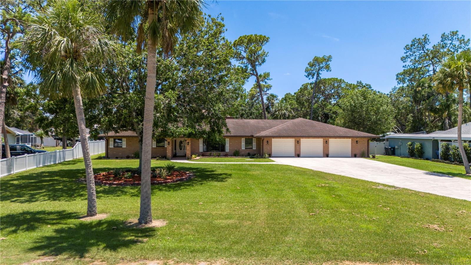 404 DICKMAN DR SW - Photo 1