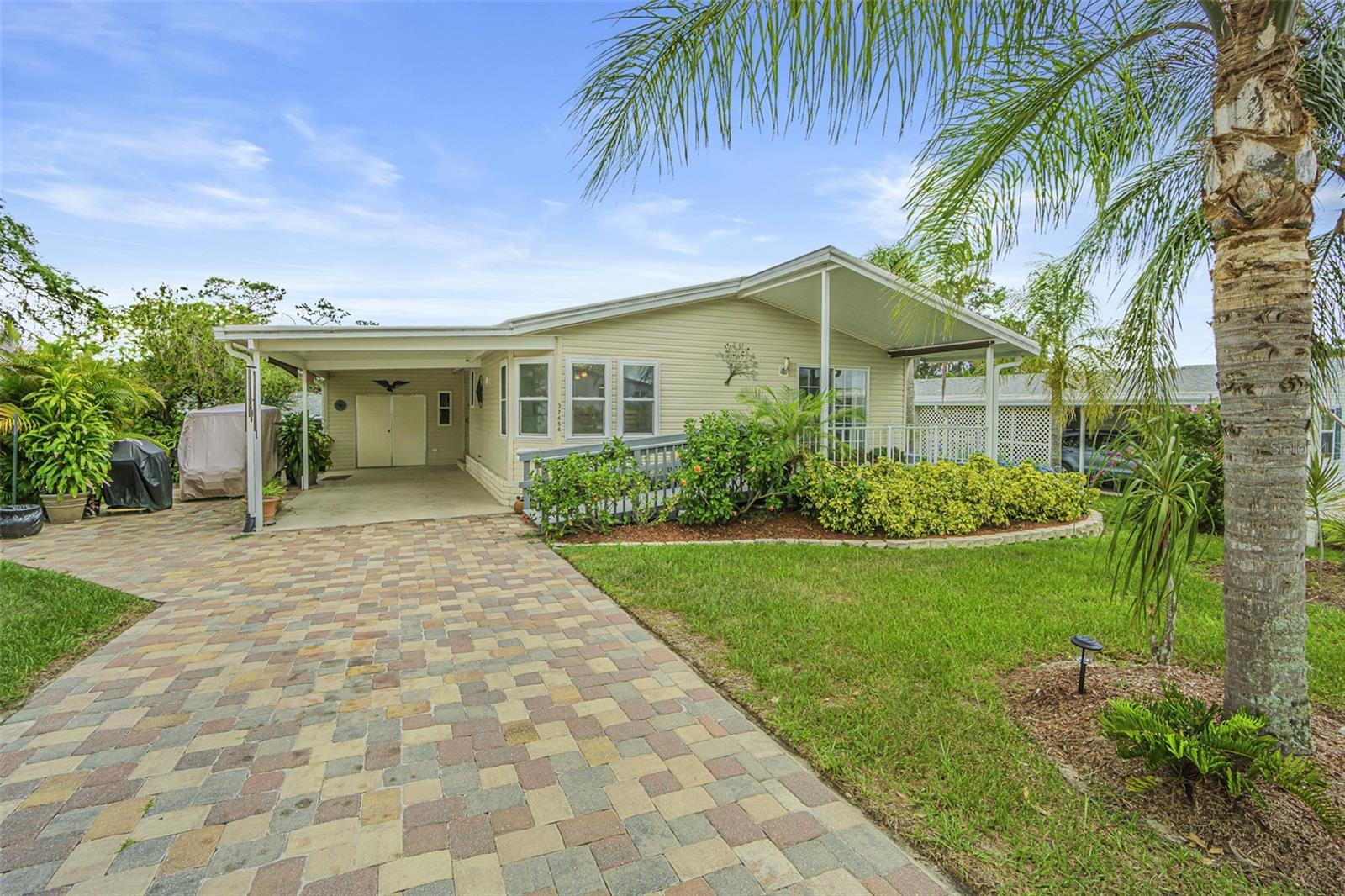 37654 NEUKOM AVE - Photo 1