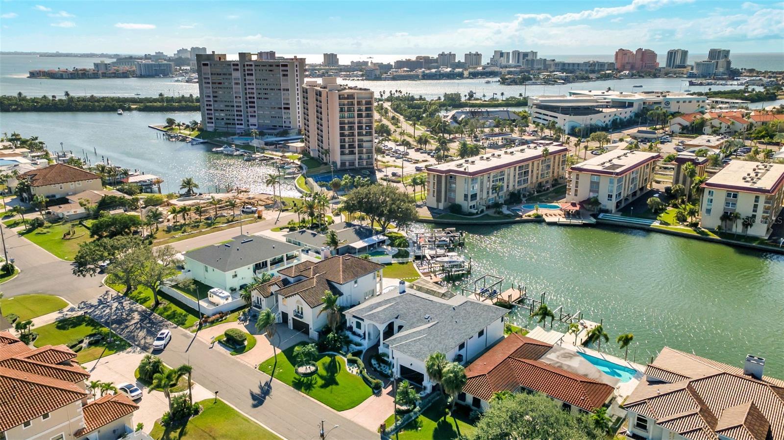 112 LEEWARD IS - Photo 1