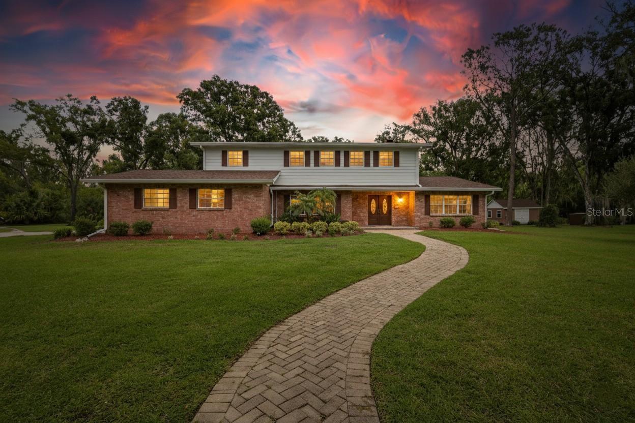 1502 AZALEA ST - Photo 1