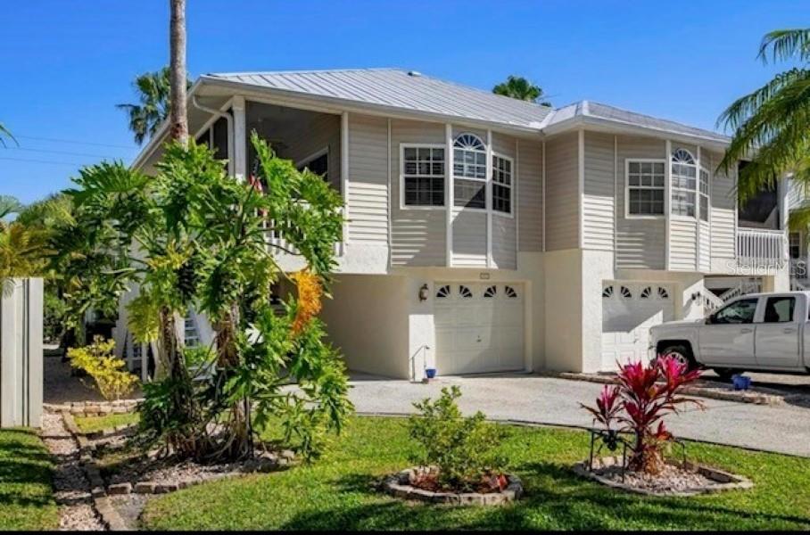 1811 HIGHLAND RD - Photo 1