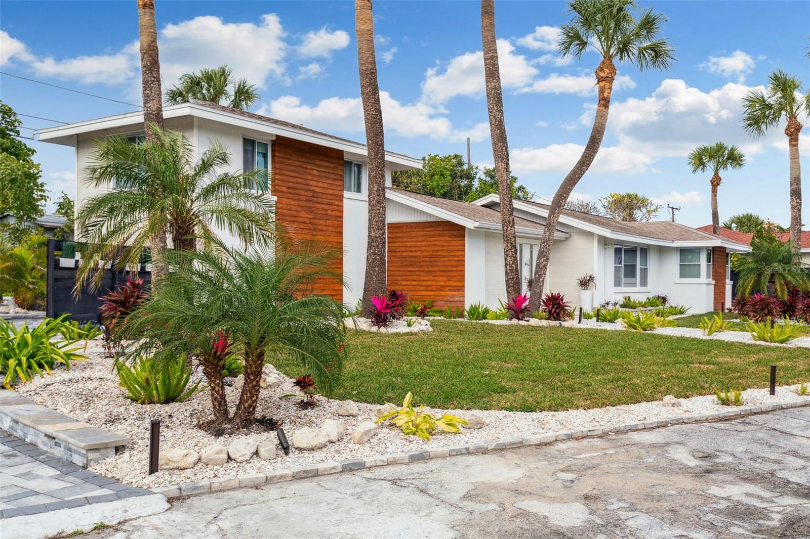 760 BOHENIA CIR S - Photo 1