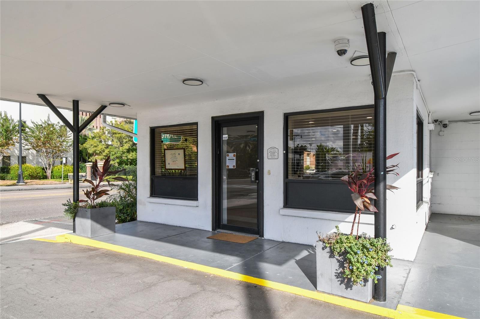 Property at 830 W KENNEDY BLVD, Tampa