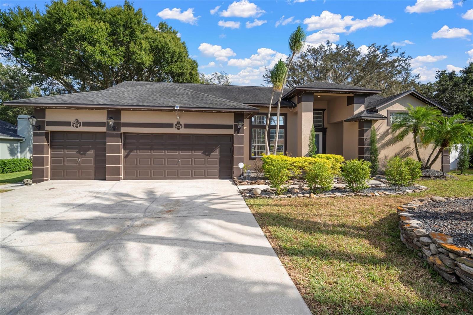 424 SUMMIT CHASE DR - Photo 1
