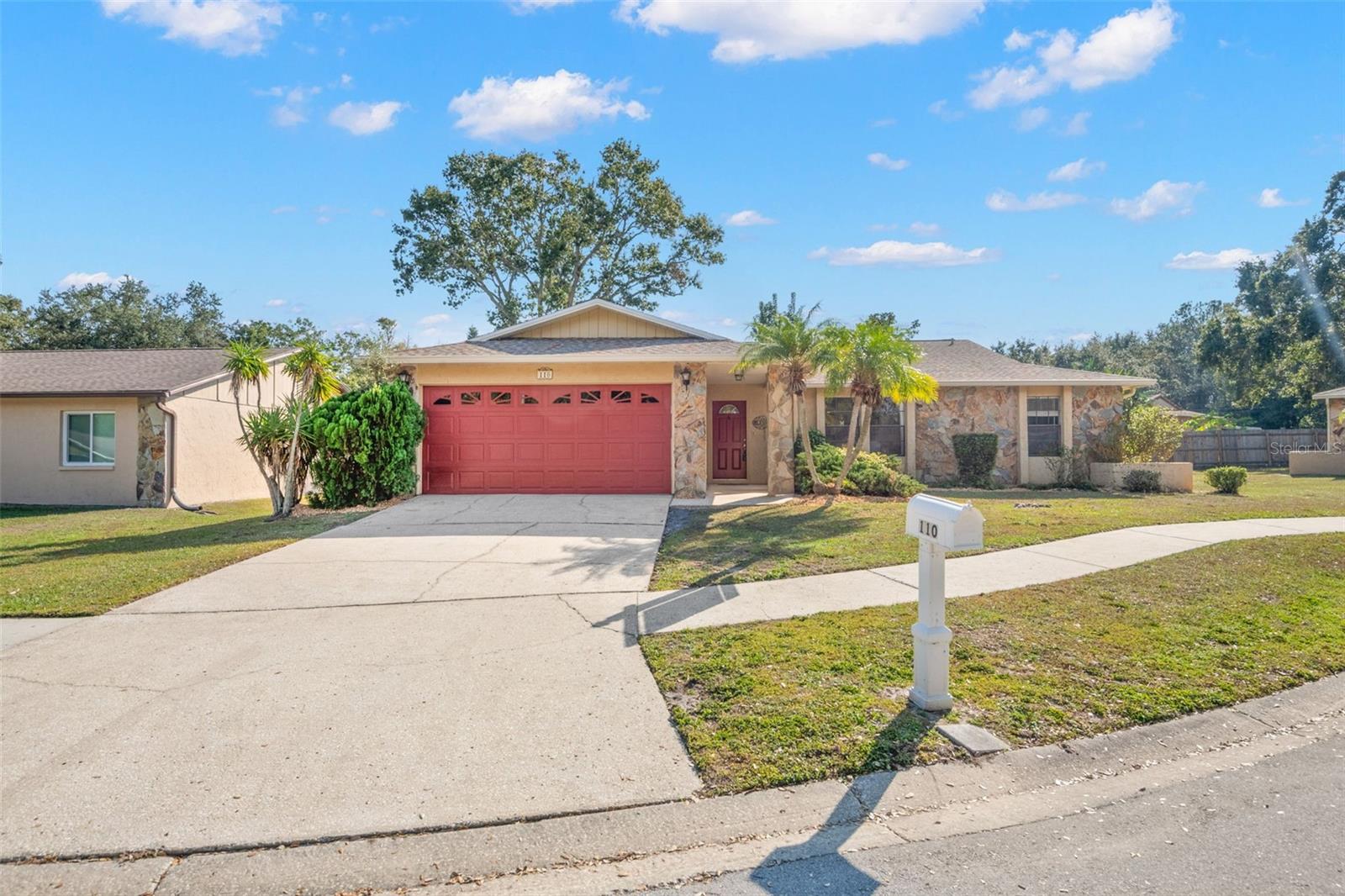 110 MEADOWCROSS DR - Photo 1