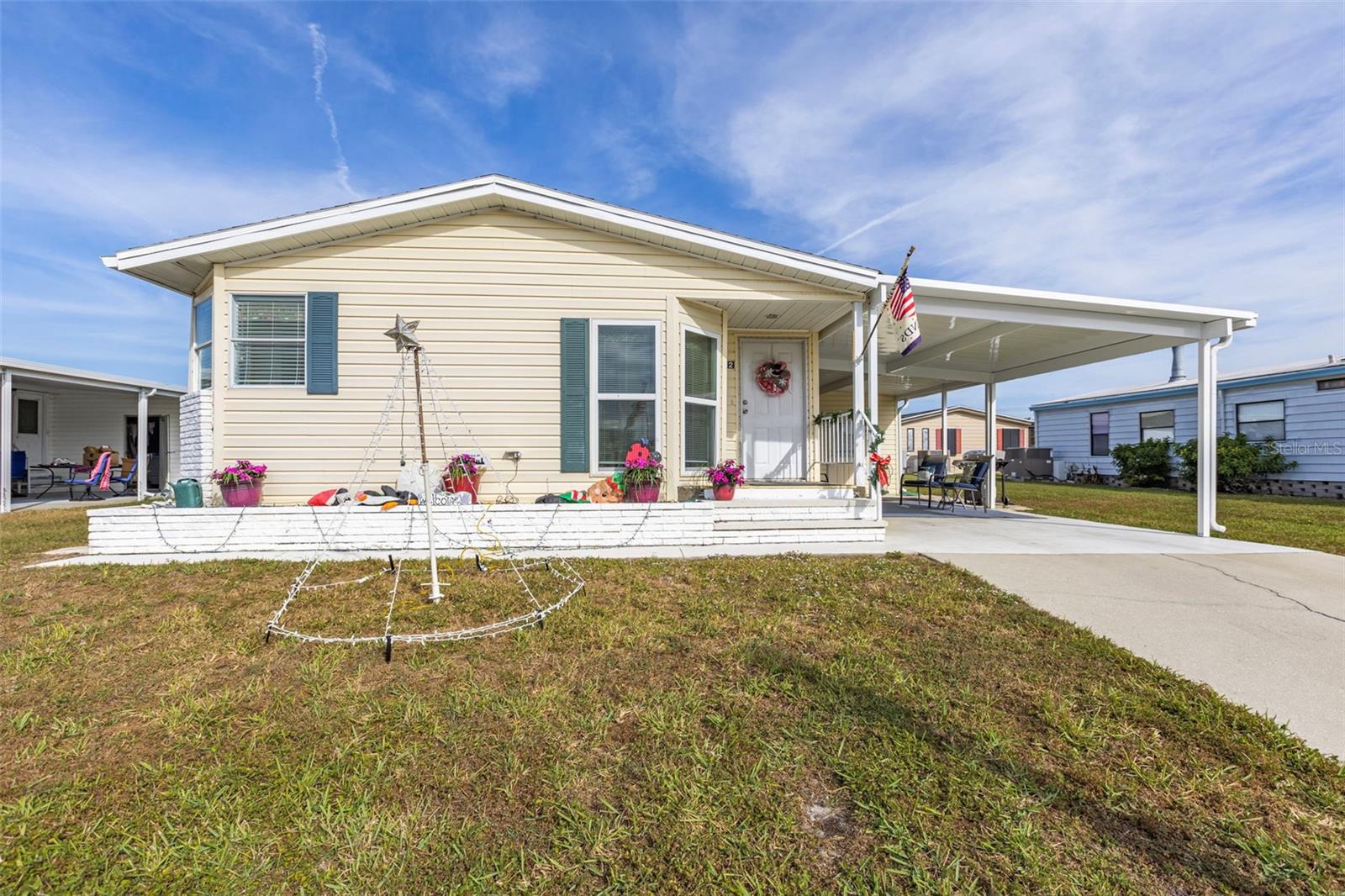 512 LA PLAYA CIR - Photo 1