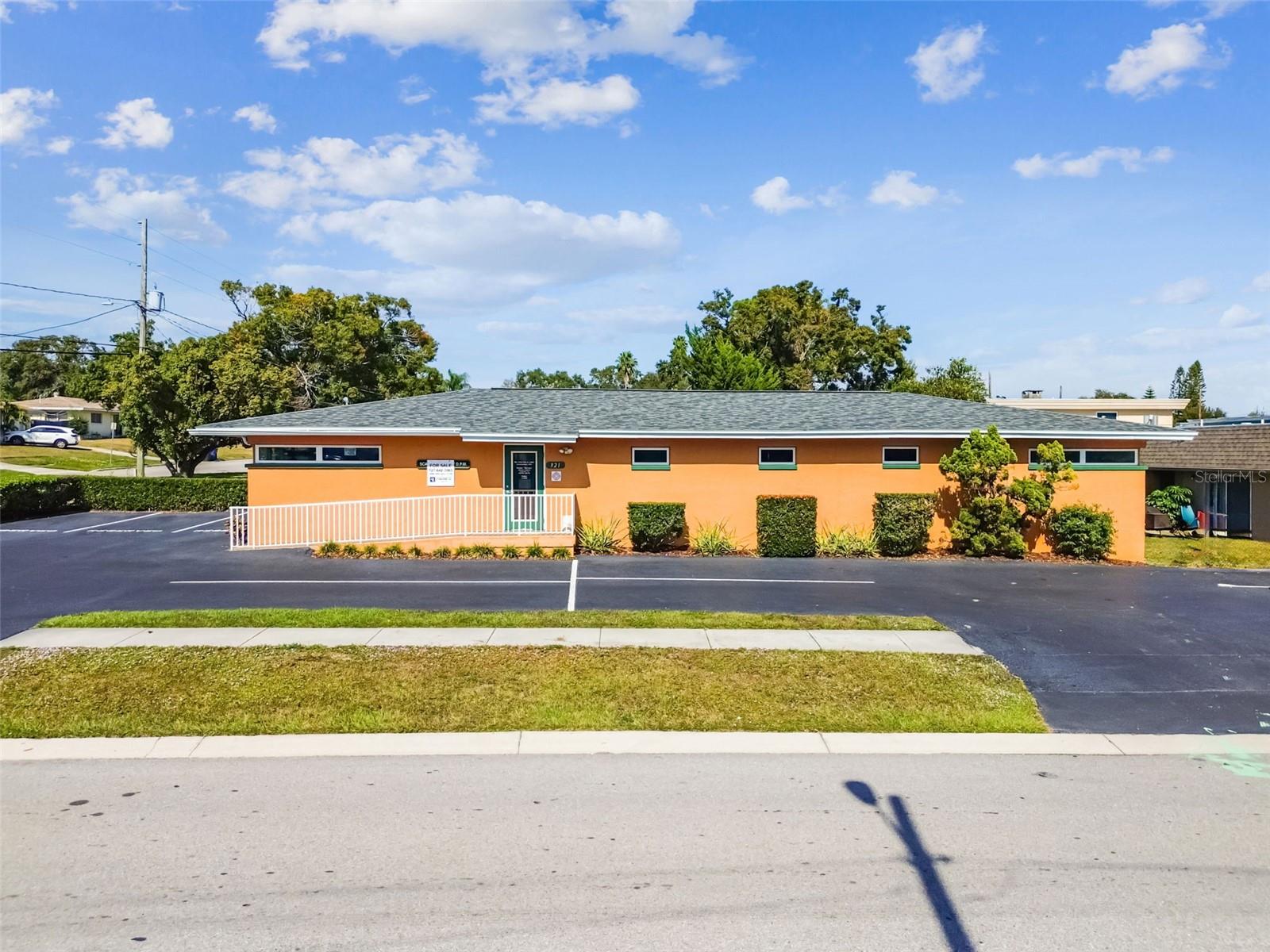 321 S LINCOLN AVE - Photo 1