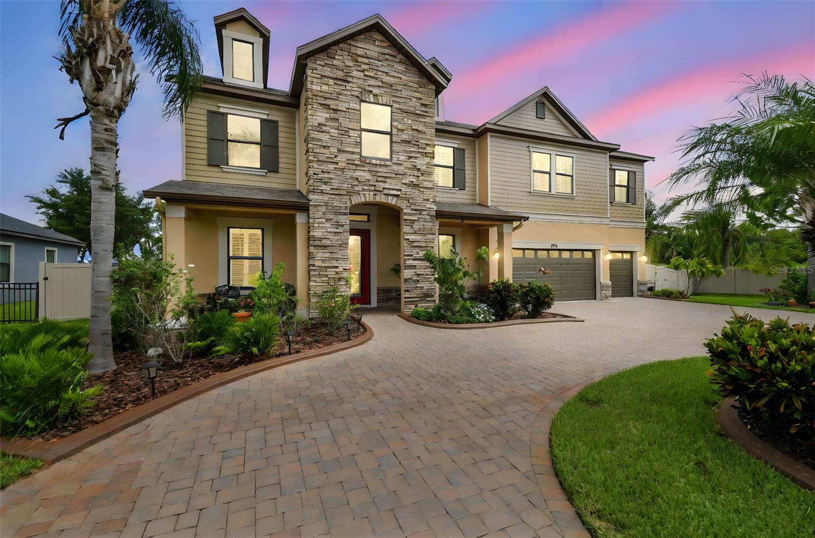 2566 LAKE MANOR DR - Photo 1