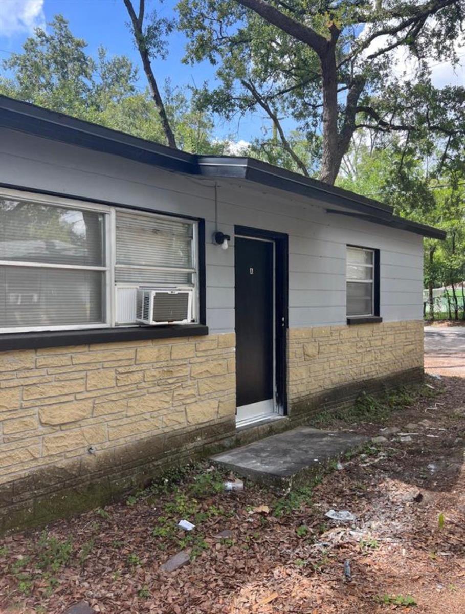 1601 E MARKS DR - Photo 1