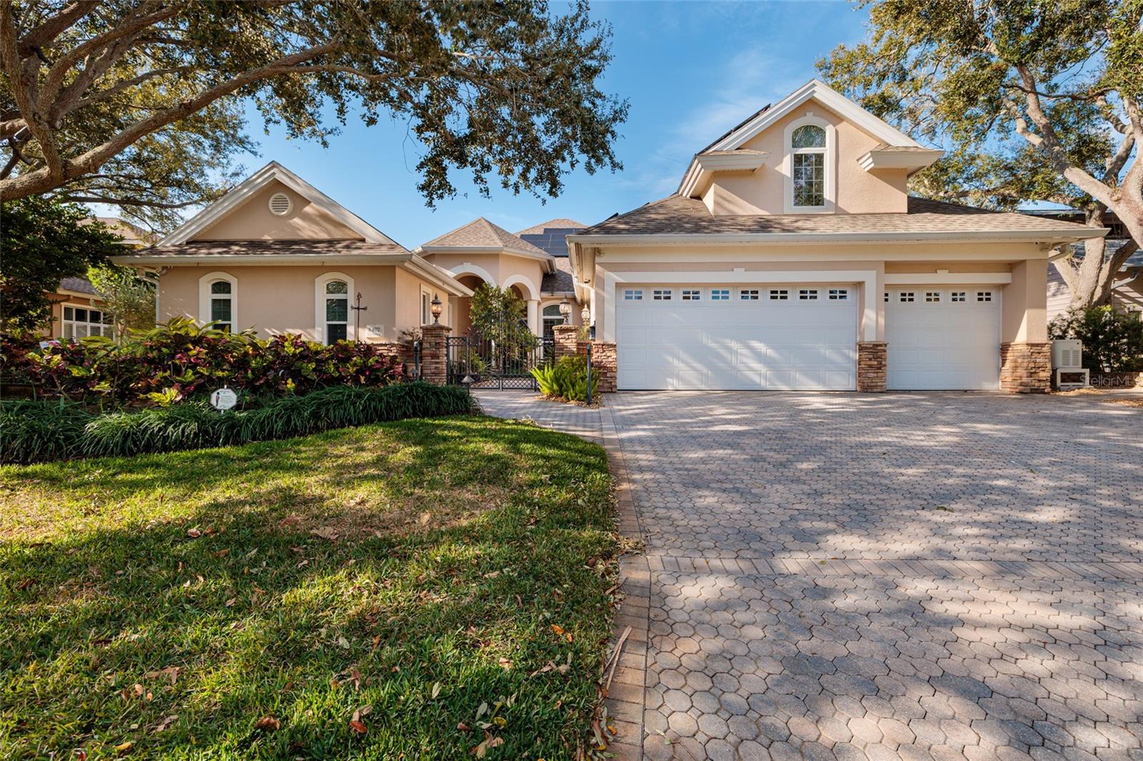 8402 TALLAHASSEE DR NE - Photo 1