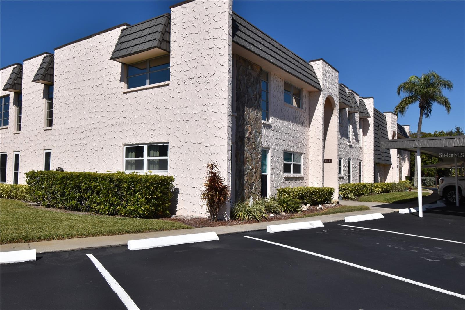 121 FERNWOOD CIR #121 - Photo 1