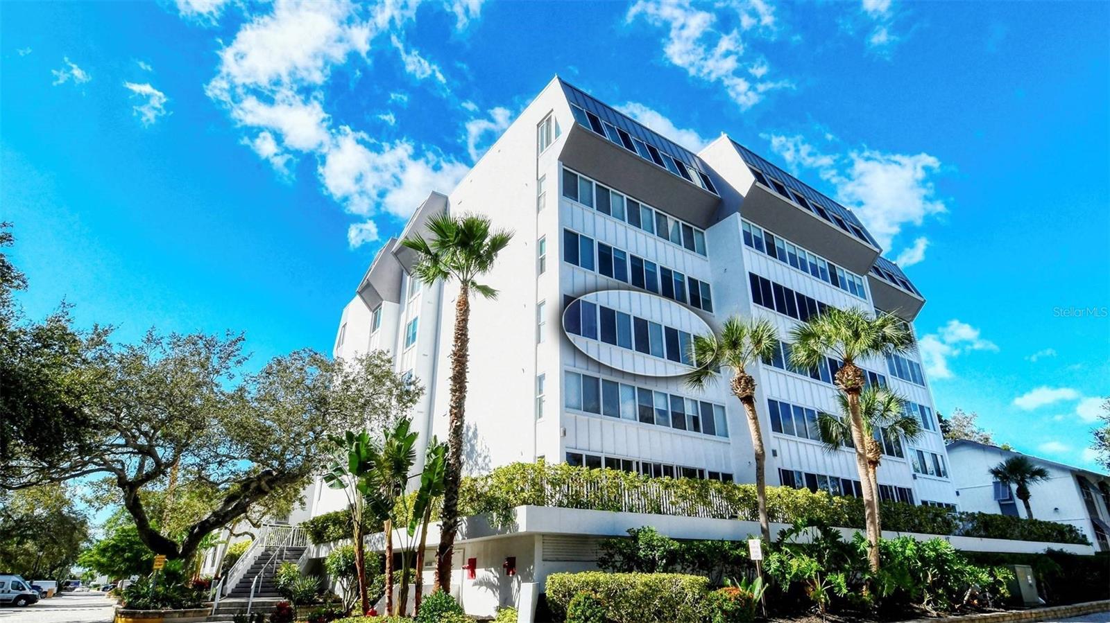 1255 E PEPPERTREE DR #305 - Photo 1
