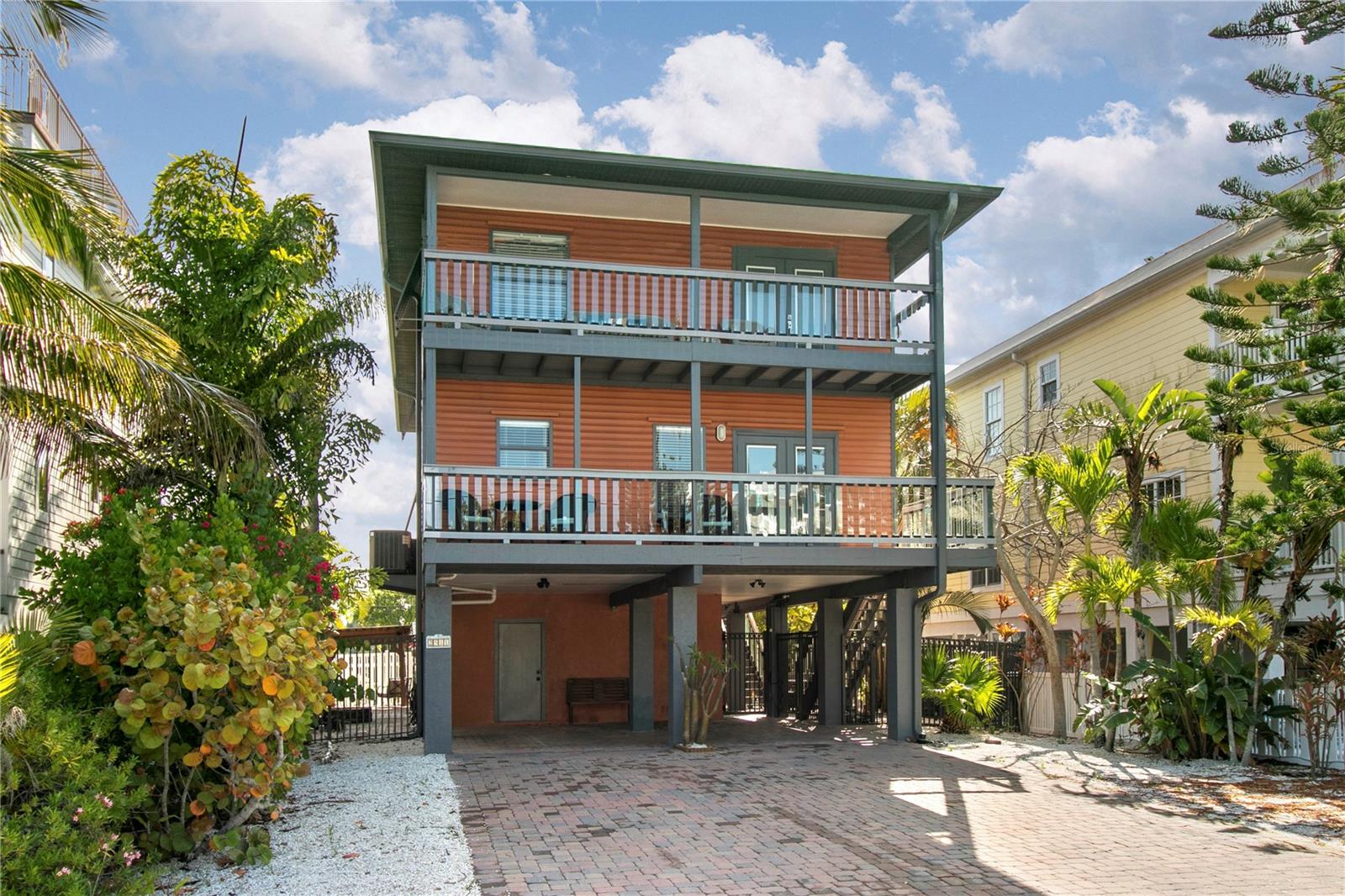 2511 AVENUE C #West - Photo 1
