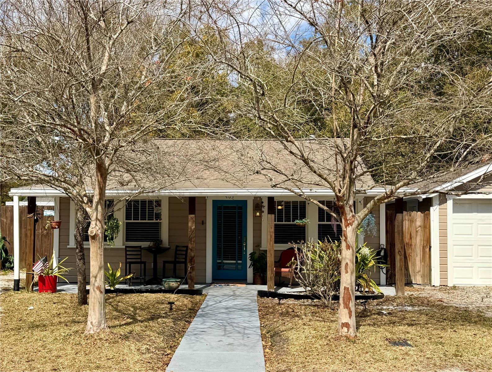 403 W CHELSEA ST - Photo 1