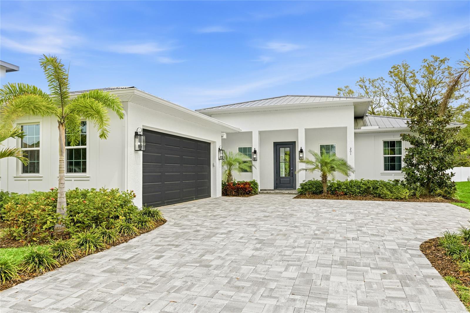 201 S SHADE AVE - Photo 1